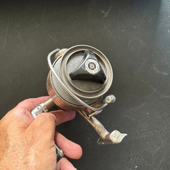 Vintage Daiwa 406 Spinning Fishing Reel Freshwater Saltwater - Picture 3 of 5